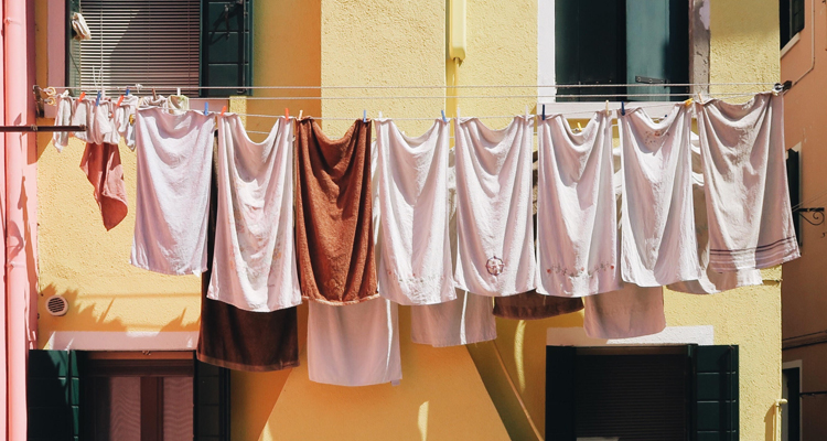 Lavar, secar e armazenar: como cuidar das toalhas