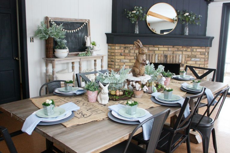 mesa posta com decoração de páscoa