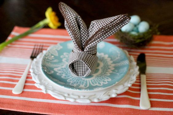 dobradura de coelho para decorar a mesa de páscoa
