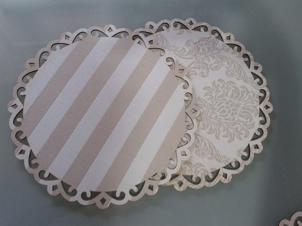 sousplat de mdf listrado e floral