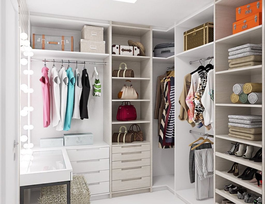 Closet aberto: dicas para organizar e decorar