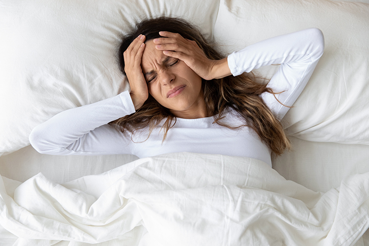 Descubra a relação da dor de cabeça e o sono
