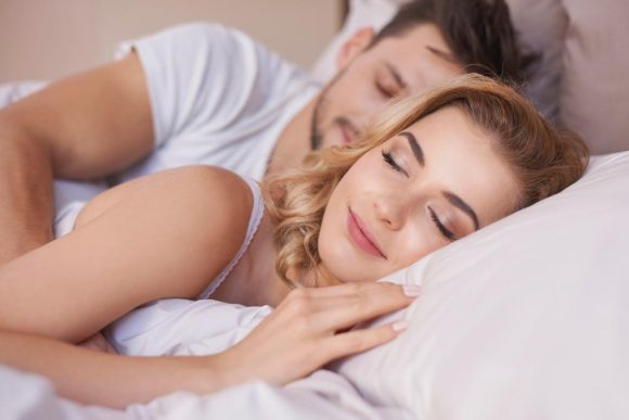 Dormir acompanhado melhora a saúde do sono