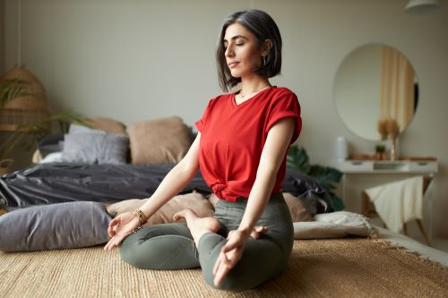 Meditação: conheça cinco benefícios da prática milenar
